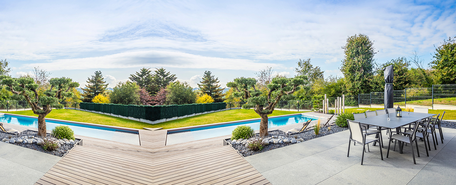 Outdoor dinning table by the swimming pool